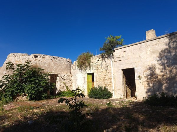 pentavano in vendita ad Ostuni