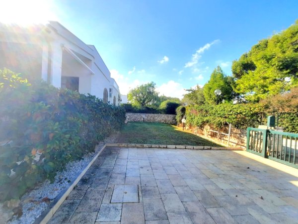 casa indipendente in vendita ad Ostuni in zona Rosa Marina