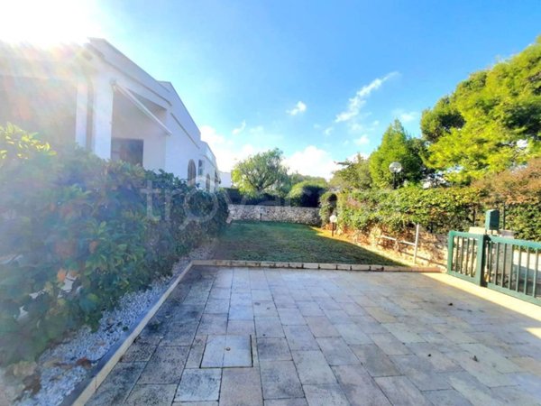 casa indipendente in vendita ad Ostuni in zona Rosa Marina