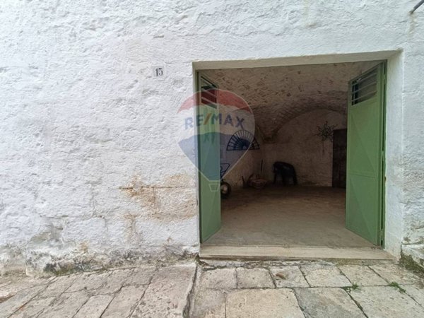 locale di sgombero in vendita ad Ostuni