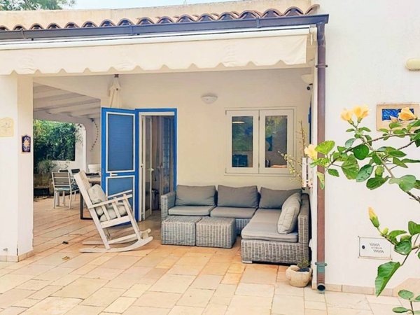 casa indipendente in vendita ad Ostuni in zona Rosa Marina