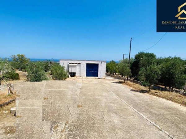 locale commerciale in vendita ad Ostuni