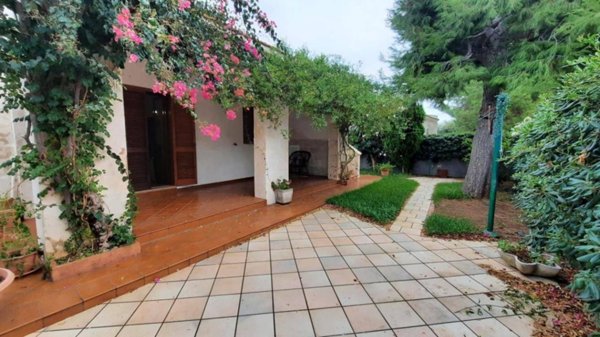 casa indipendente in vendita ad Ostuni in zona Pilone
