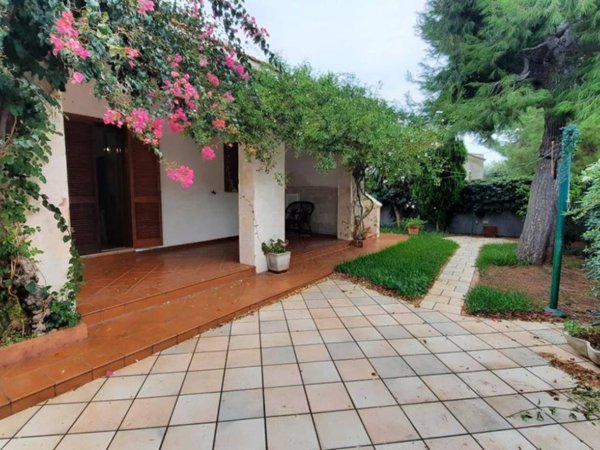 casa indipendente in vendita ad Ostuni in zona Pilone