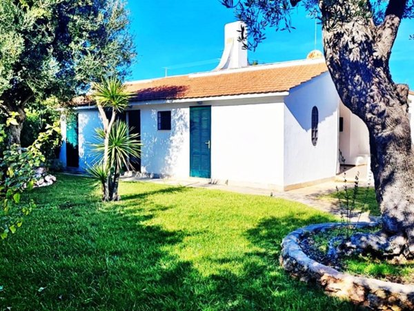 casa indipendente in vendita ad Ostuni in zona Rosa Marina