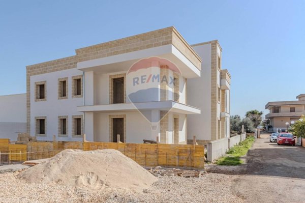 casa indipendente in vendita ad Ostuni in zona Rosa Marina