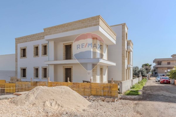 casa indipendente in vendita ad Ostuni in zona Rosa Marina