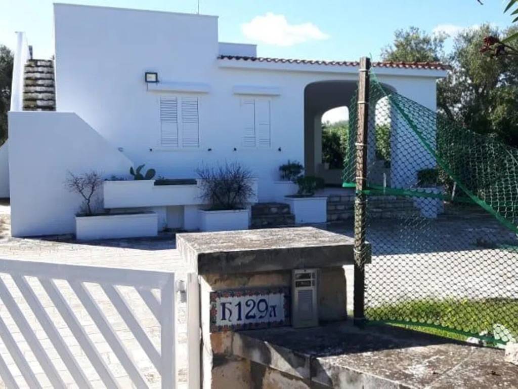 casa indipendente in vendita ad Ostuni in zona Rosa Marina