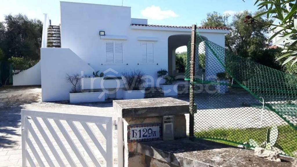 casa indipendente in vendita ad Ostuni in zona Rosa Marina