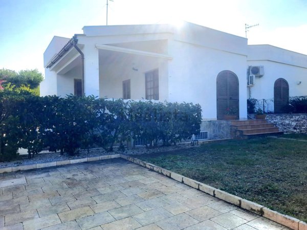 casa indipendente in vendita ad Ostuni in zona Rosa Marina