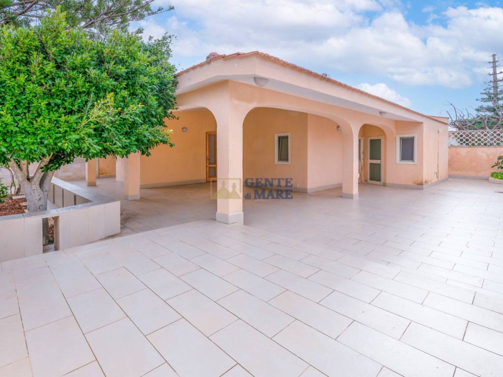 casa indipendente in vendita ad Ostuni in zona Pilone