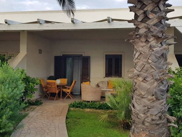 casa indipendente in vendita ad Ostuni in zona Rosa Marina