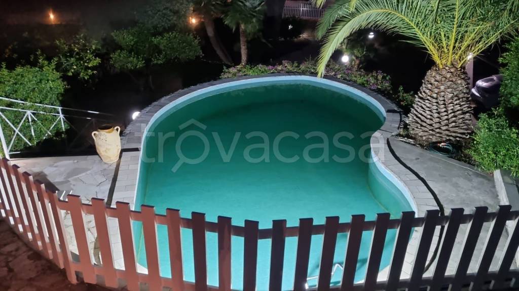villa in vendita ad Ostuni in zona Rosa Marina