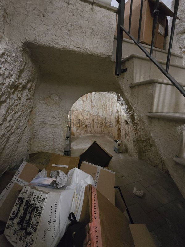 locale di sgombero in vendita ad Ostuni