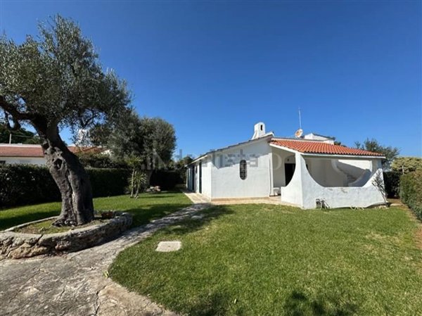 casa indipendente in vendita ad Ostuni in zona Rosa Marina