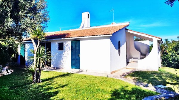 casa indipendente in vendita ad Ostuni in zona Rosa Marina