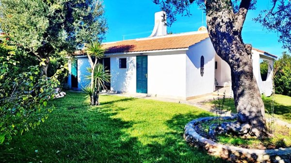 casa indipendente in vendita ad Ostuni in zona Rosa Marina