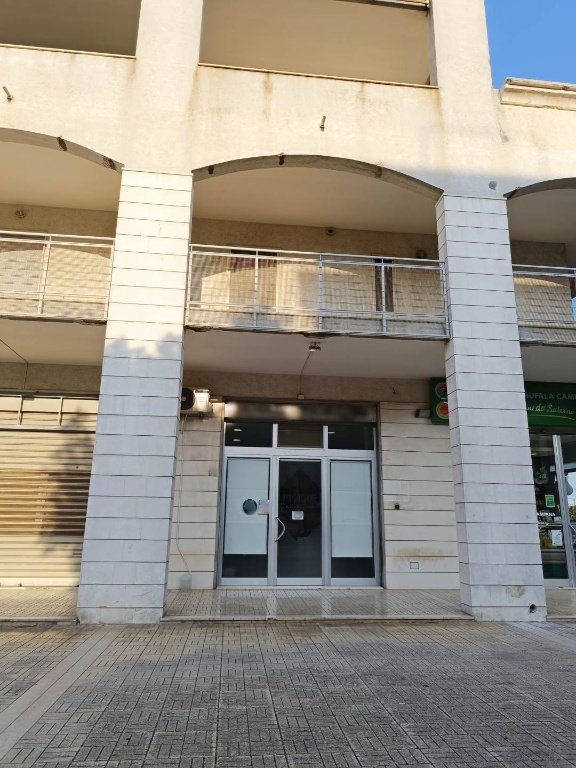 locale commerciale in vendita ad Ostuni