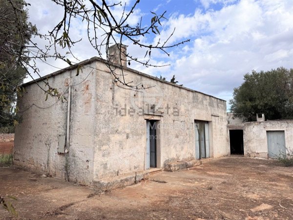 pentavano in vendita ad Ostuni