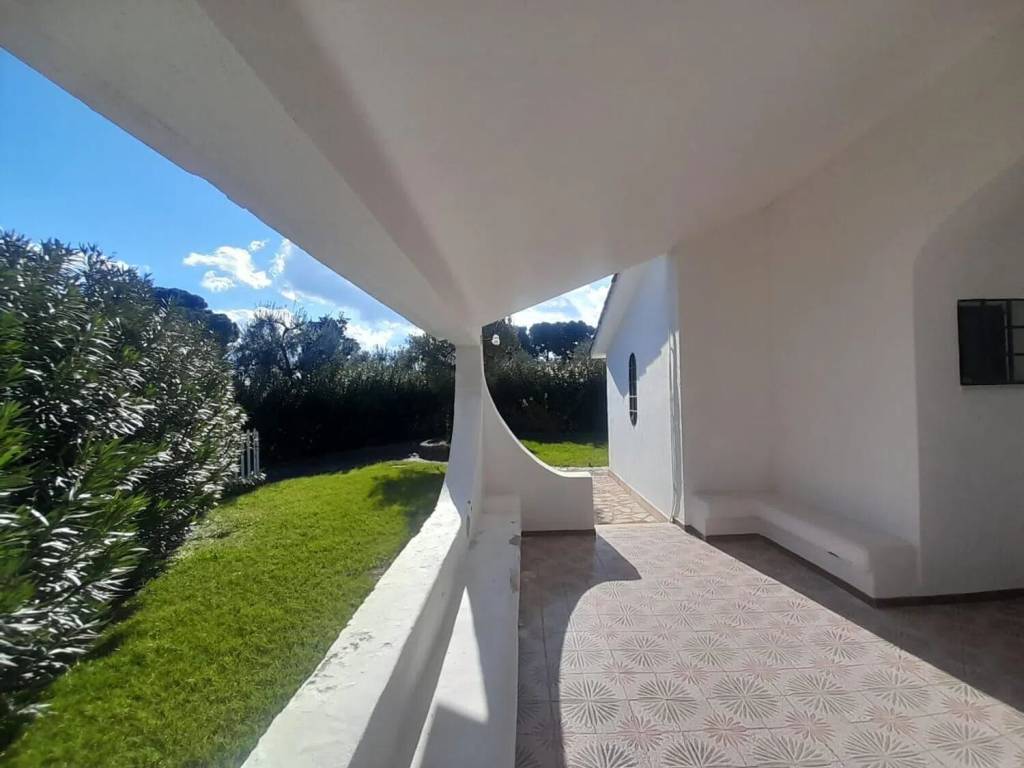 casa indipendente in vendita ad Ostuni in zona Rosa Marina