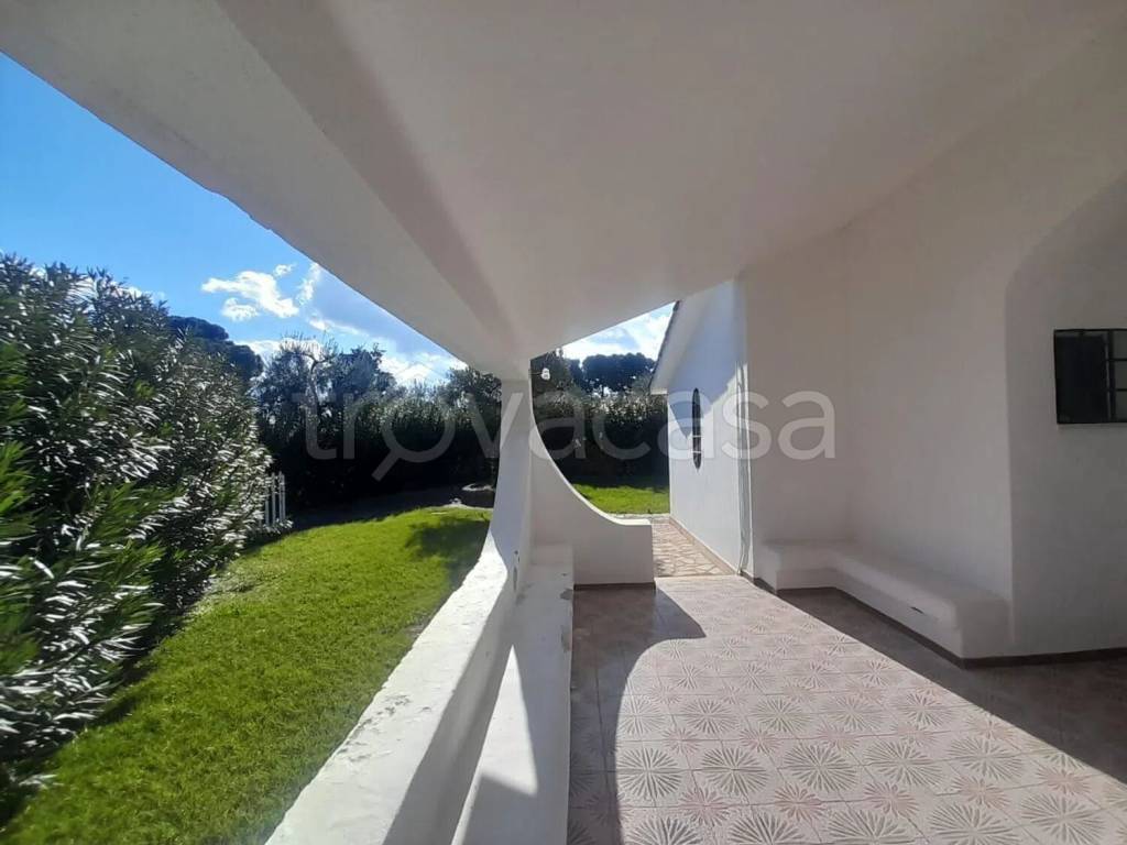casa indipendente in vendita ad Ostuni in zona Rosa Marina