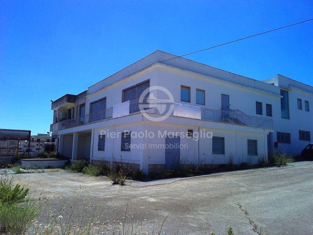 negozio in vendita ad Ostuni