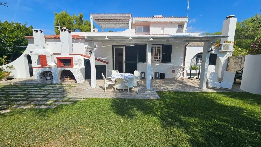 casa indipendente in vendita ad Ostuni in zona Rosa Marina