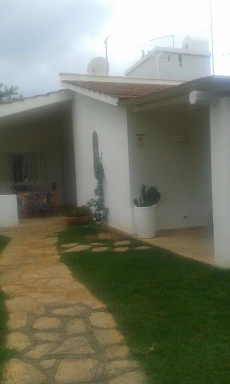 casa indipendente in vendita ad Ostuni in zona Rosa Marina