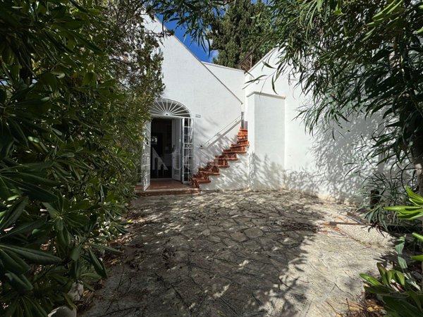 casa indipendente in vendita ad Ostuni in zona Rosa Marina