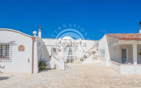 casa indipendente in vendita ad Ostuni in zona Ramunno Secondo