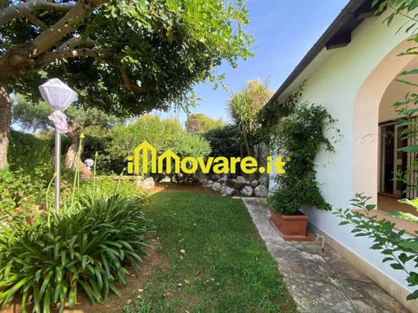 casa indipendente in vendita ad Ostuni in zona Rosa Marina