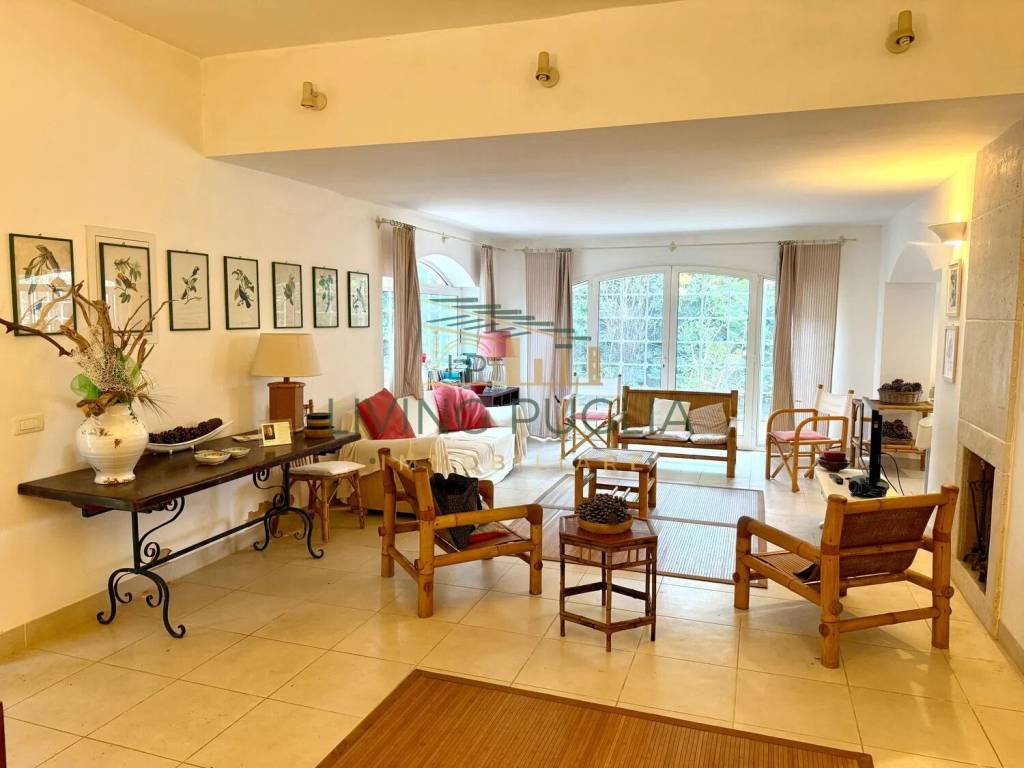 casa indipendente in vendita ad Ostuni in zona Rosa Marina