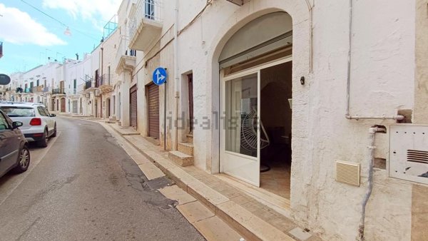 locale commerciale in vendita ad Ostuni