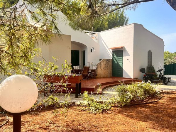 casa indipendente in vendita ad Ostuni in zona Rosa Marina