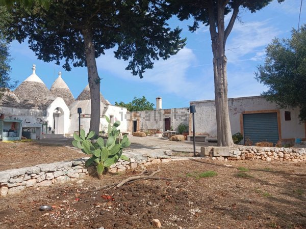 pentavano in vendita ad Ostuni