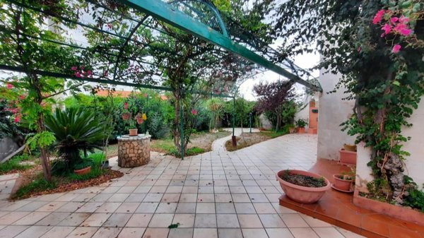 casa indipendente in vendita ad Ostuni in zona Pilone