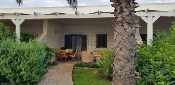 casa indipendente in vendita ad Ostuni in zona Rosa Marina