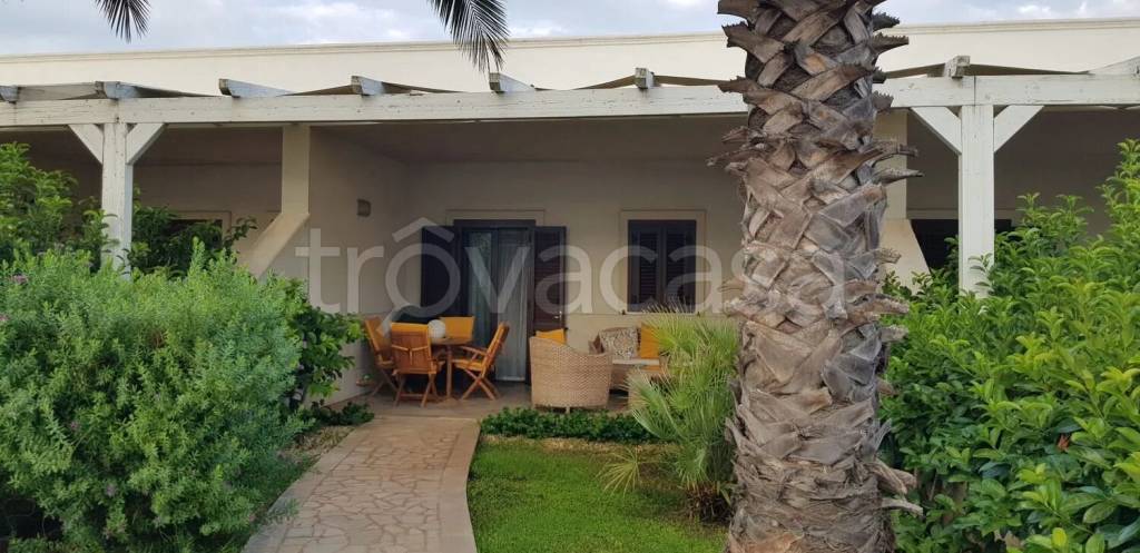 casa indipendente in vendita ad Ostuni in zona Rosa Marina