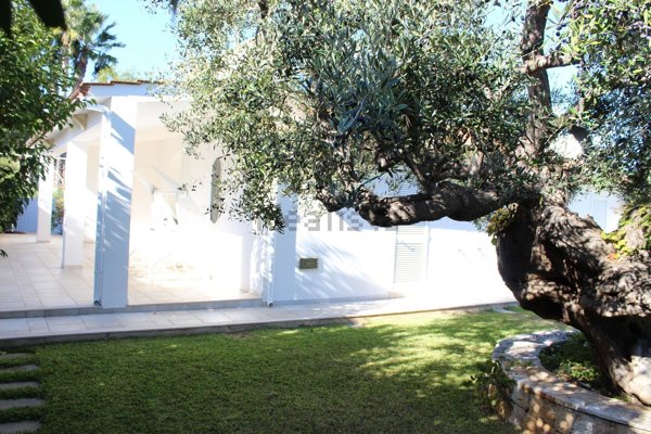 casa indipendente in vendita ad Ostuni in zona Rosa Marina