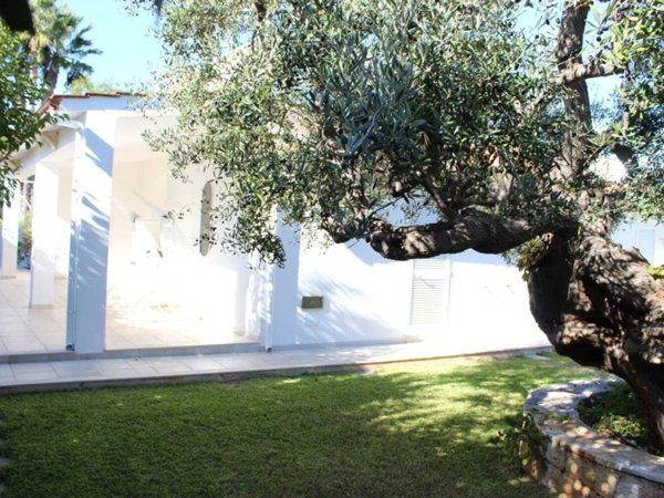 casa indipendente in vendita ad Ostuni in zona Rosa Marina