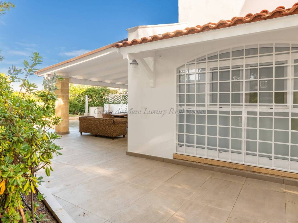 casa indipendente in vendita ad Ostuni in zona Rosa Marina