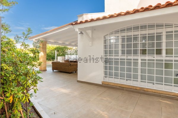 casa indipendente in vendita ad Ostuni in zona Rosa Marina