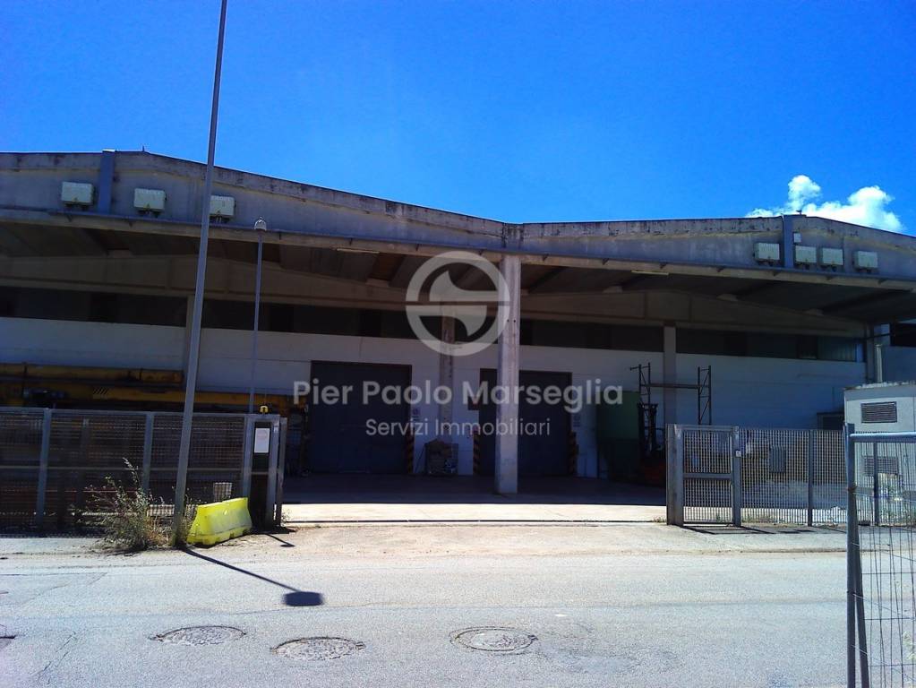 capannone in vendita ad Ostuni