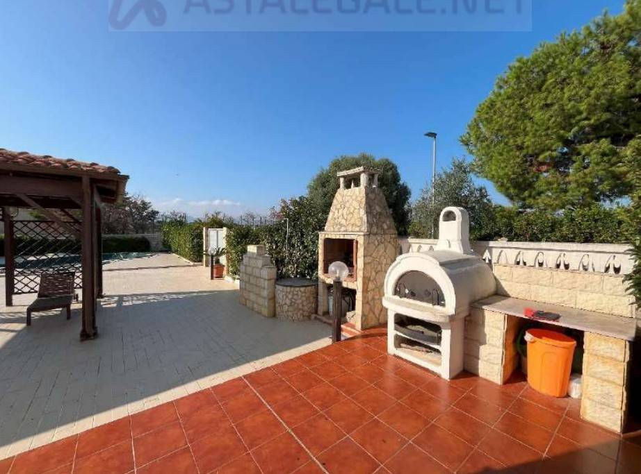 casa indipendente in vendita ad Ostuni in zona Pilone