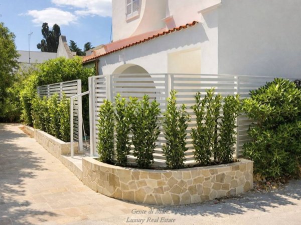 casa indipendente in vendita ad Ostuni in zona Rosa Marina