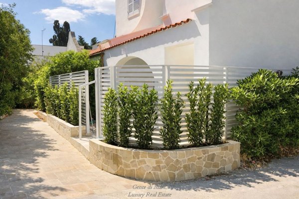 casa indipendente in vendita ad Ostuni in zona Rosa Marina