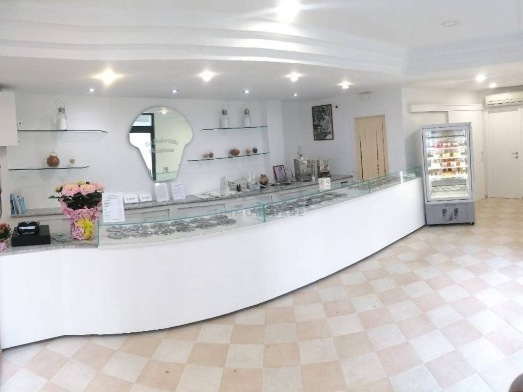 negozio in vendita ad Ostuni