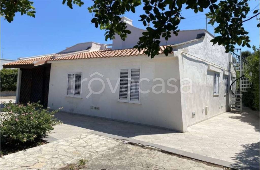 casa indipendente in vendita ad Ostuni in zona Rosa Marina