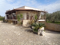 casa indipendente in vendita ad Ostuni in zona Rosa Marina