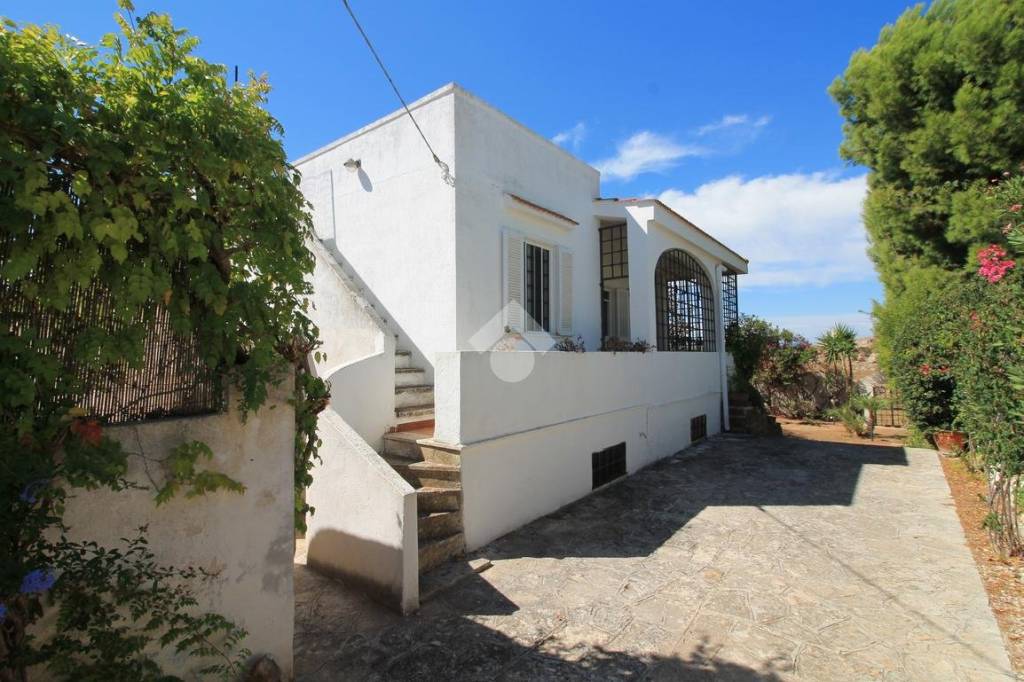 casa indipendente in vendita ad Ostuni in zona Pilone